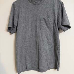 Everlane Men's Premium Weight‎ Medium Grey Pocket T-shirt